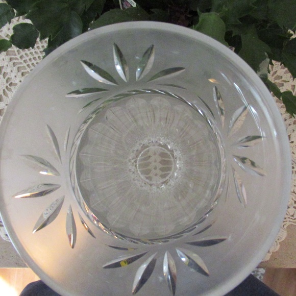 Mikasa Lead Crystal Vase - Picture 4 of 10